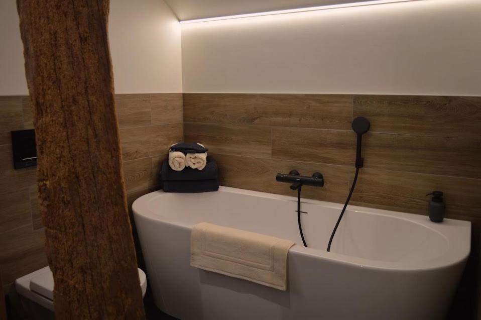 La Jardiniere Bed & Breakfast Érezée Екстериор снимка